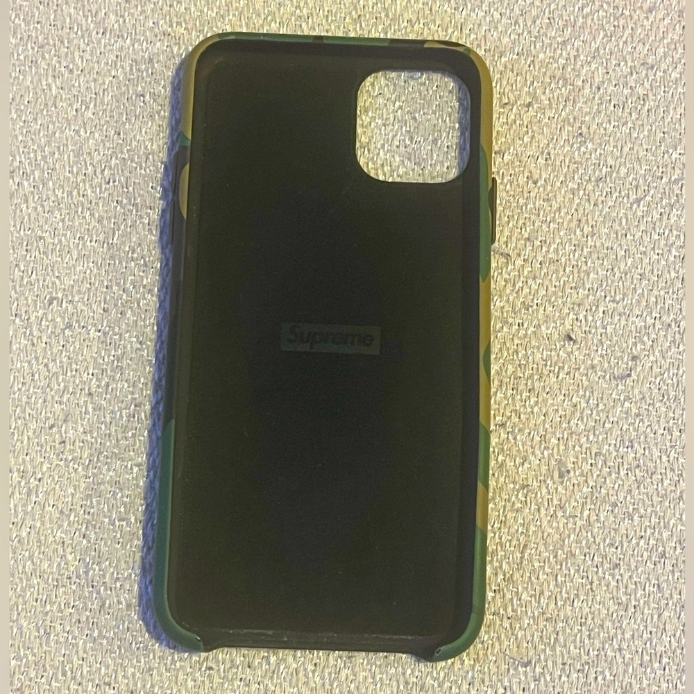 10/10 Supreme iPhone 11ProMax case - Picture 2 of 2